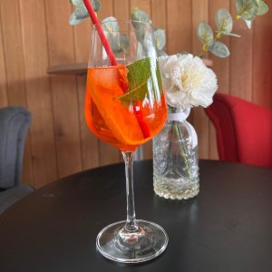 afé Wachberg: Handcrafted Cocktails, Fresh Juices & Fruit Foolda Treats